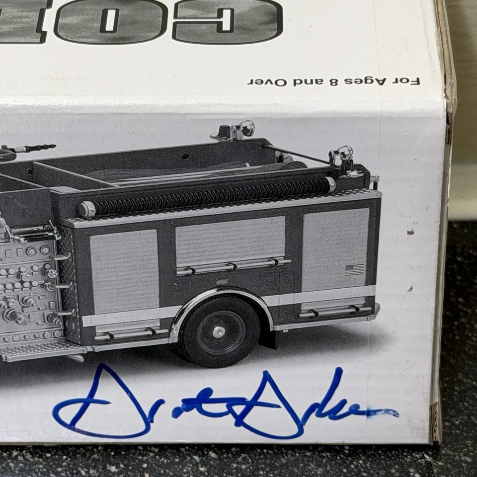 Bomba Chicago Code 3 #12137 firmada rubí y certificado de autenticidad “Dave Adler” variante rara Foto 2 de 4