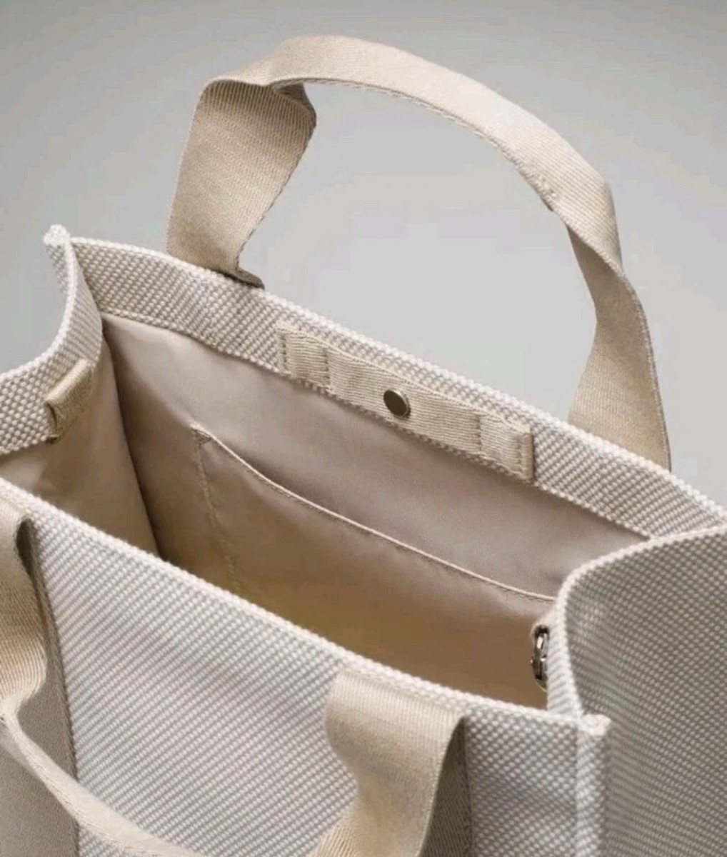 lululemon fitness bag lululemon City Essentials Duffle Bag 28L - One Size