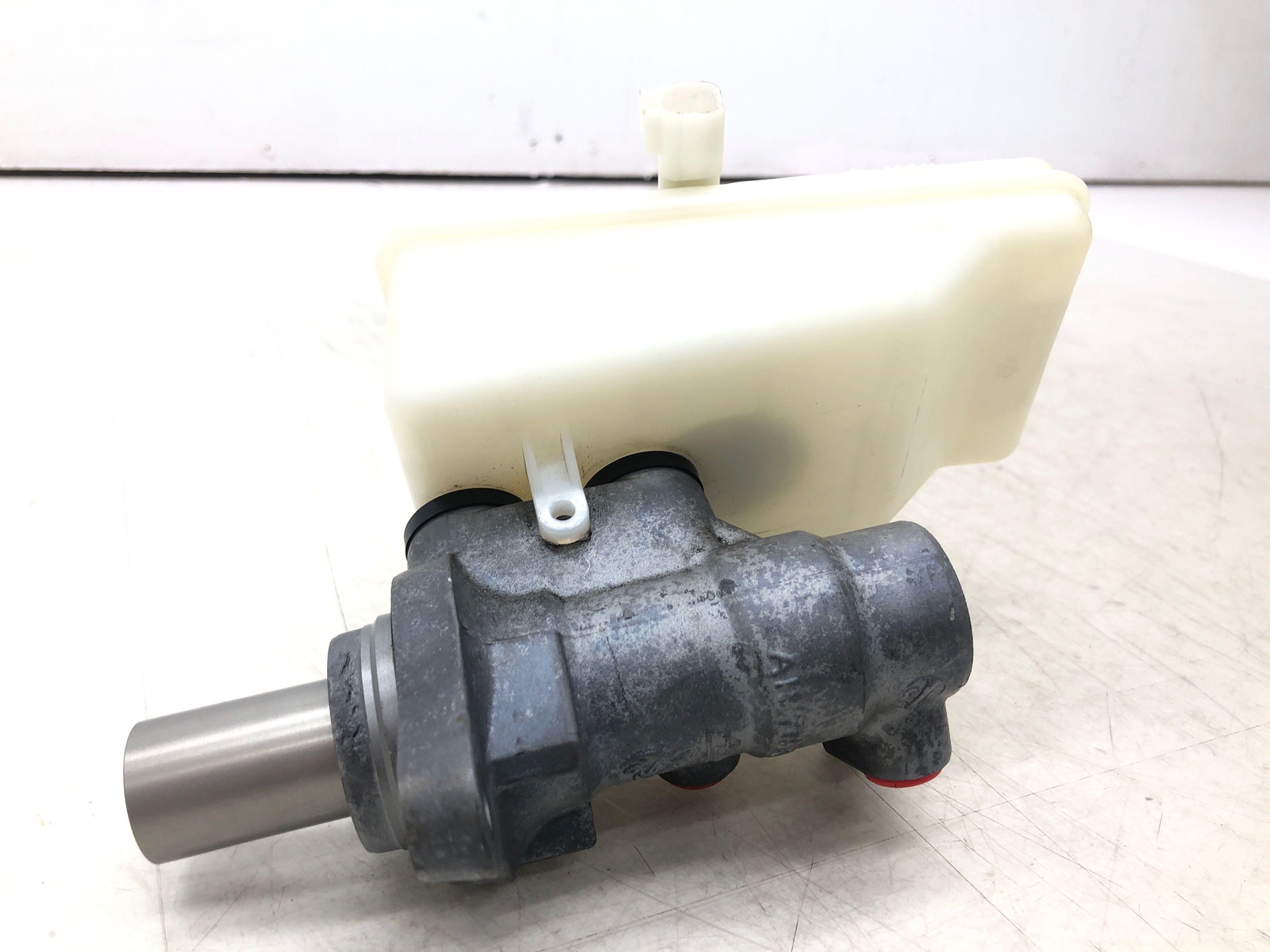 2014 ASTON MARTIN VANTAGE BRAKE MASTER CYLINDER W/RESERVOIR & CAP OEM
