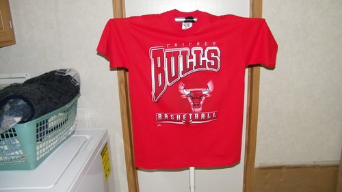 CHICAGO BULLS VTG YOUTH SIZE XL-18-20 SHIRT, ARTEX SPORTSWEAR, 100% COTTON, NWT. - 第 1/6 張圖片