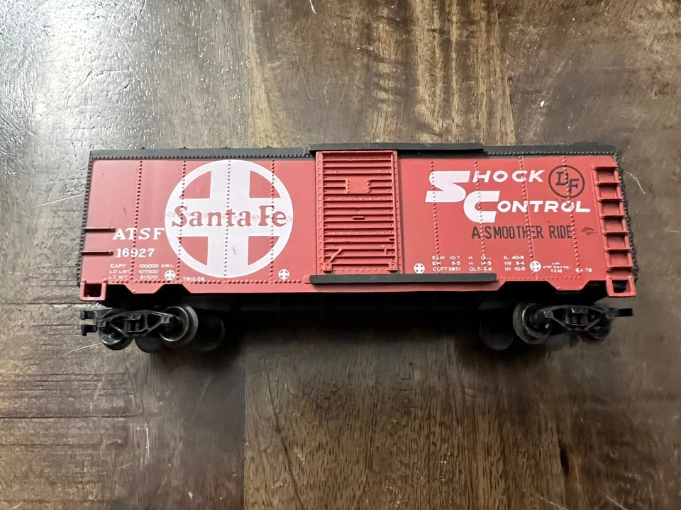 HO Scale Life-Like, 40' Box Car, Santa Fe, Shock Control, Red, #16927 - Image 3 of 4