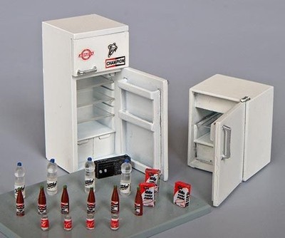 Plus Model 222 - 1:35 Resin Bausatz Kühlschränke