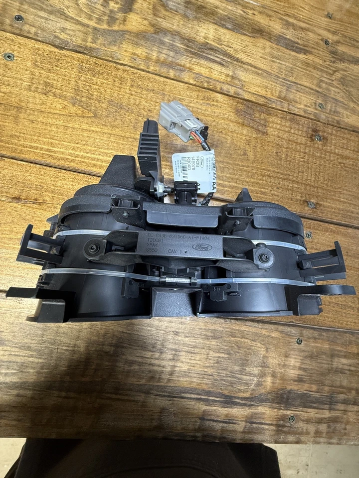 Portavasos Ford Mustang 2015-2023 consola central OEM FR3B63045P28A Foto 2 de 4