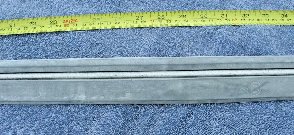 1974-1976 Cadillac DeVille Fleetwood Rear Bumper Impact Rub Strip OEM Foto 4 de 4