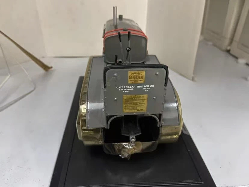 Cat 1/16 Twenty Track-Type Crawler Tractor Alloy Model (Shell Cracked) - Image 2 of 4