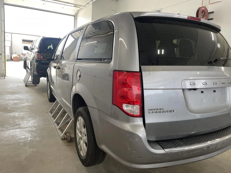 Used Front Right Seat Belt Front fits: 2019 Dodge Caravan bucket seat passenger Foto 2 de 4