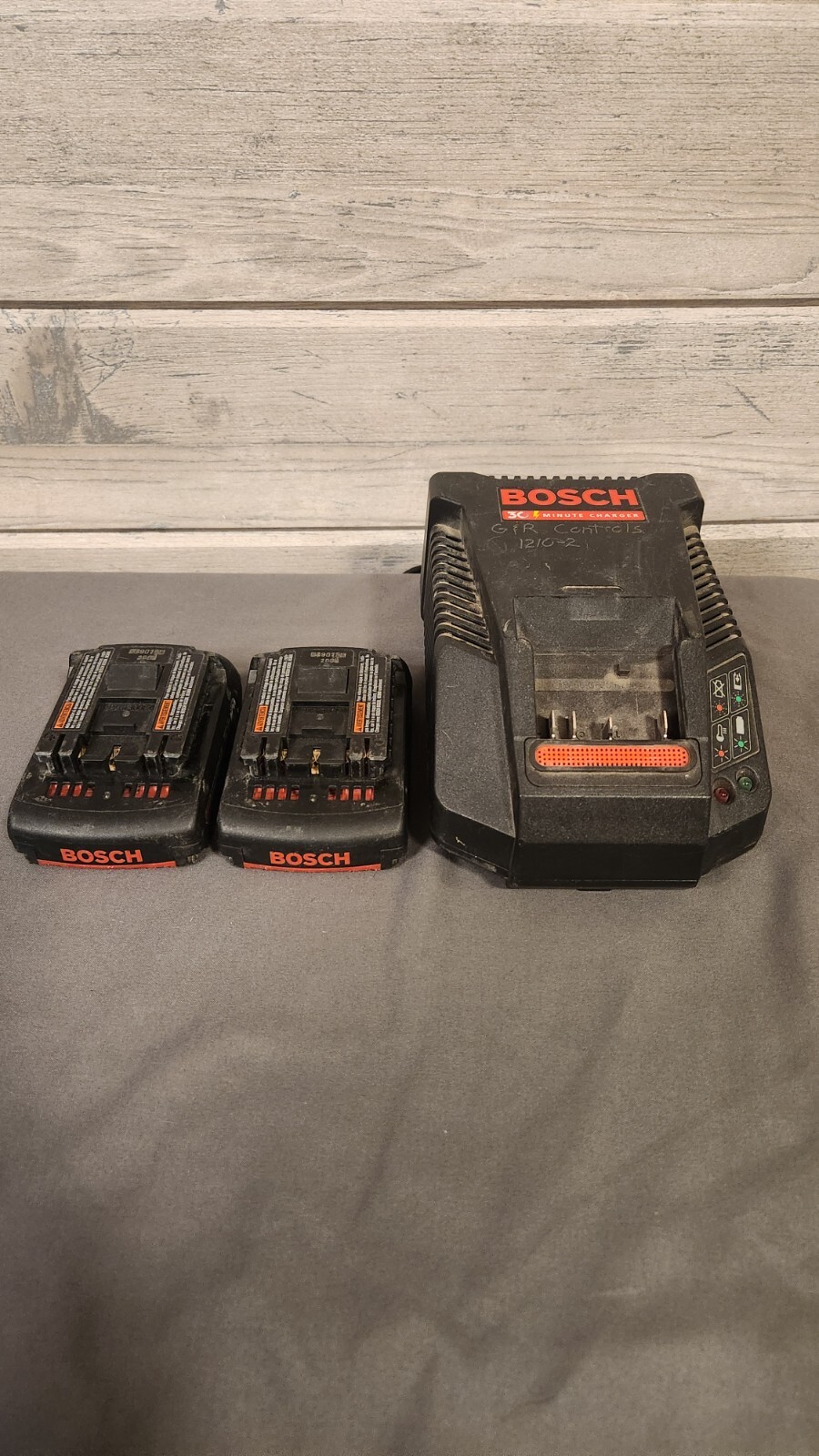 Bosch BC630 14.4to18Volt Lithium 30Minute Battery Charger And Batteries eBay