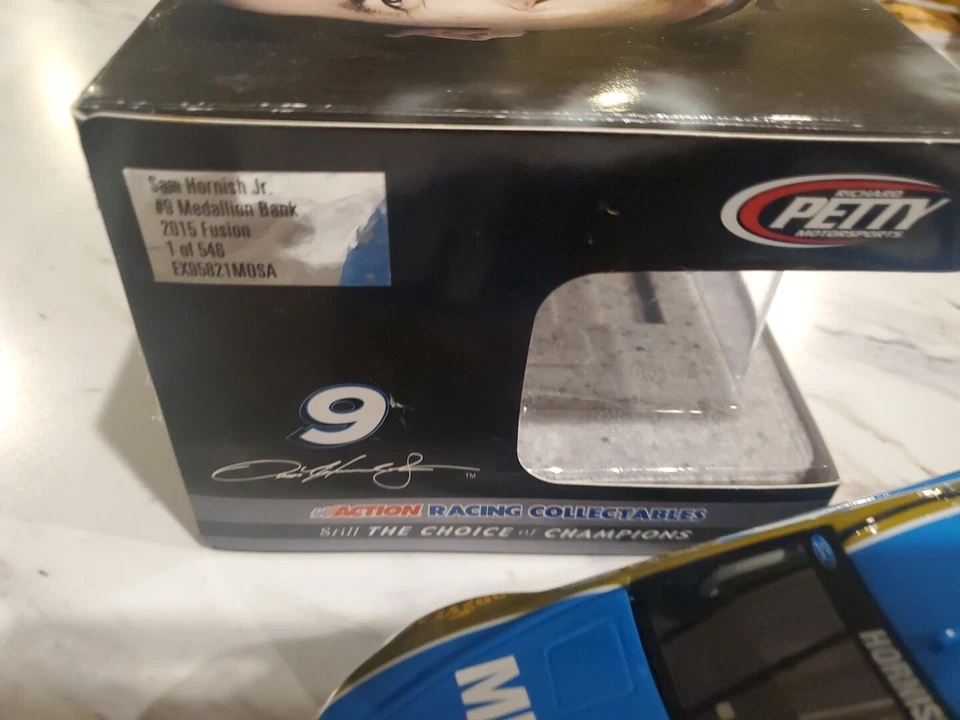 Sam Hornish Jr. #9 Medallion Bank Ford Fusion 2015 1:24 NASCAR Die-cast TO CLEAR - Image 4 of 4