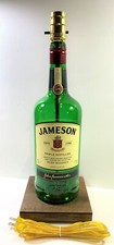 JAMESON WHISKY IRLANDÉS GRANDE 1,75 L Botella de Licor Barra LÁMPARA DE MESA Base de Madera Clara