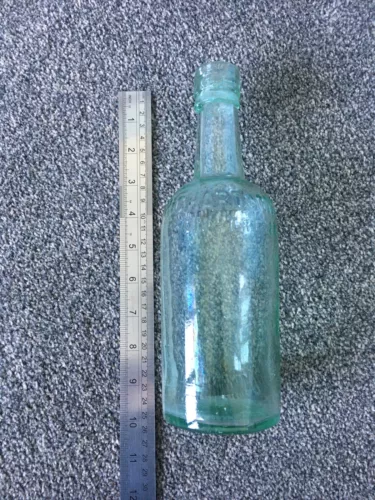antique apple green glass bottle warwicks & richardsons ltd newark on trent image 9