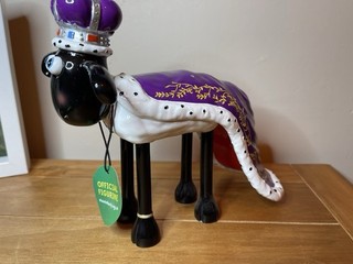 Shaun In The City’ As King. Figurine Limited Edition NO BOX