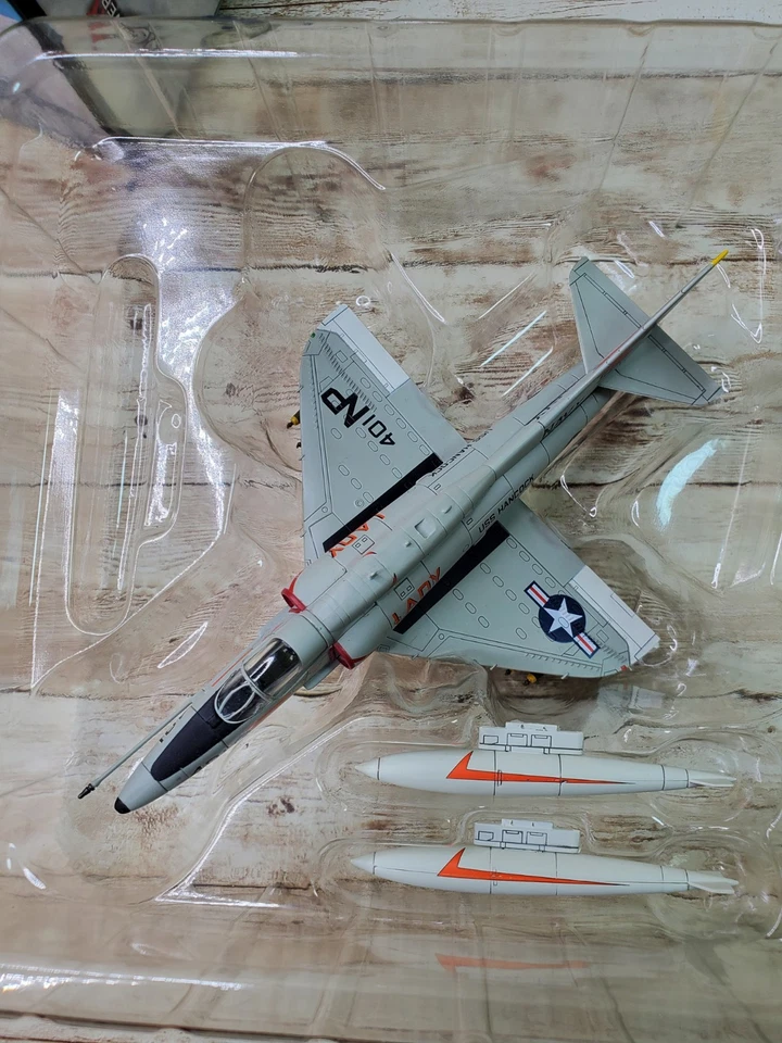 Hobby Master 1/72 HA1408 Douglas A-4F Skyhawk USS Hancock Lady Jessie incompleto Foto 3 de 4
