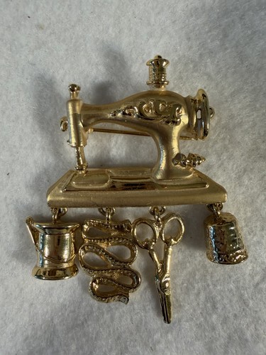 VTG Gold Tone Sewing Machine Brooch Pin Dangle Charms Scissors Thread. Signed