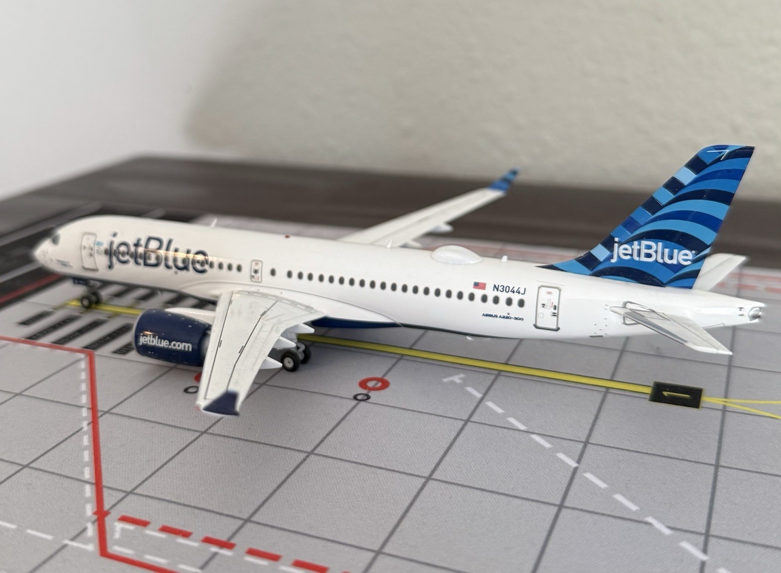 1:200 Gemini Jets JetBlue Airways Airbus A220-300 G2JBU1213 N3044J Diecast Model