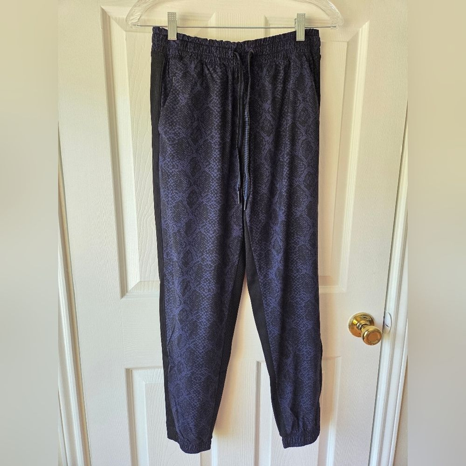 Athleta Brooklyn Jogger Size 4 Python Printed - image 1