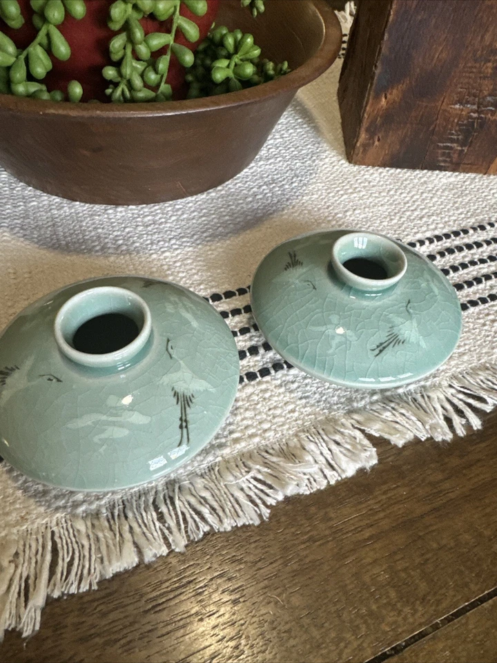 Juego de 2 grúas coreanas antiguas con incrustaciones obra de arte olla de agua de porcelana Celadon. Foto 2 de 4