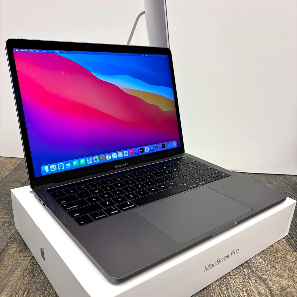 2019/2020 MacBook Pro 13 QUAD 3.9GHZ - 128GB SSD - Apple Laptop - Image 3 of 4