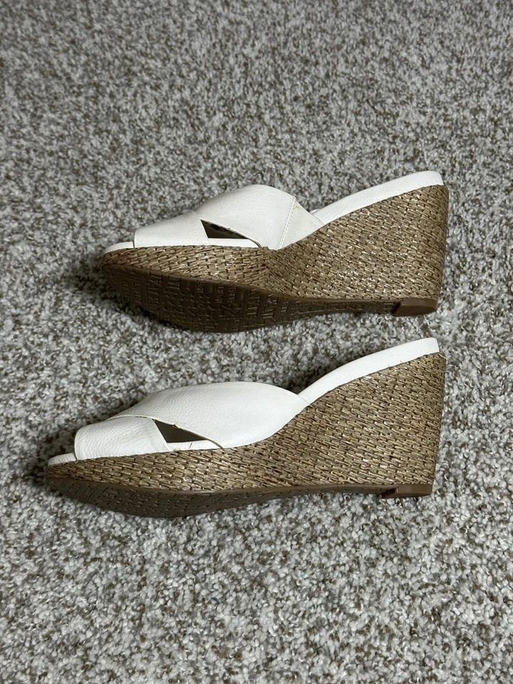 Sandalias sin cordones Alfani de tacón de cuña blancas para mujer talla 9,5 M Foto 4 de 4