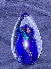 VTG BLACK SHEEP GLASS BSG 96 HAND BLOWN IRIDESCENT GLASS EGG SHAPED PAPERWEIGHT 