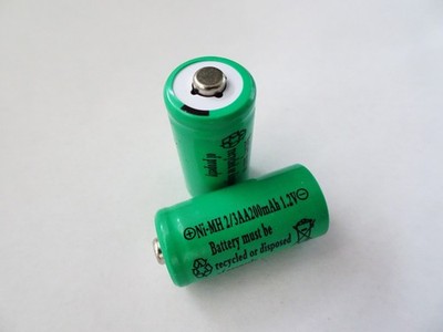2x Akku Ni-MH 2/3AA 200mAh 1,2V für SOLAR-Lampen Leuchten Mignon Akkus Batterie