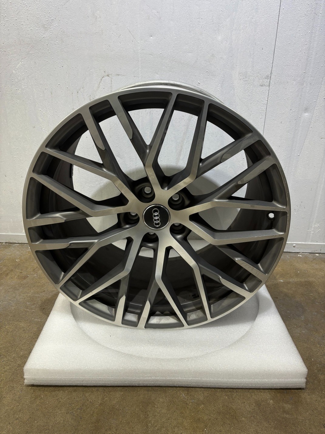 Audi R8 2017-2023 Rear Wheel P/N 4S0601025C
