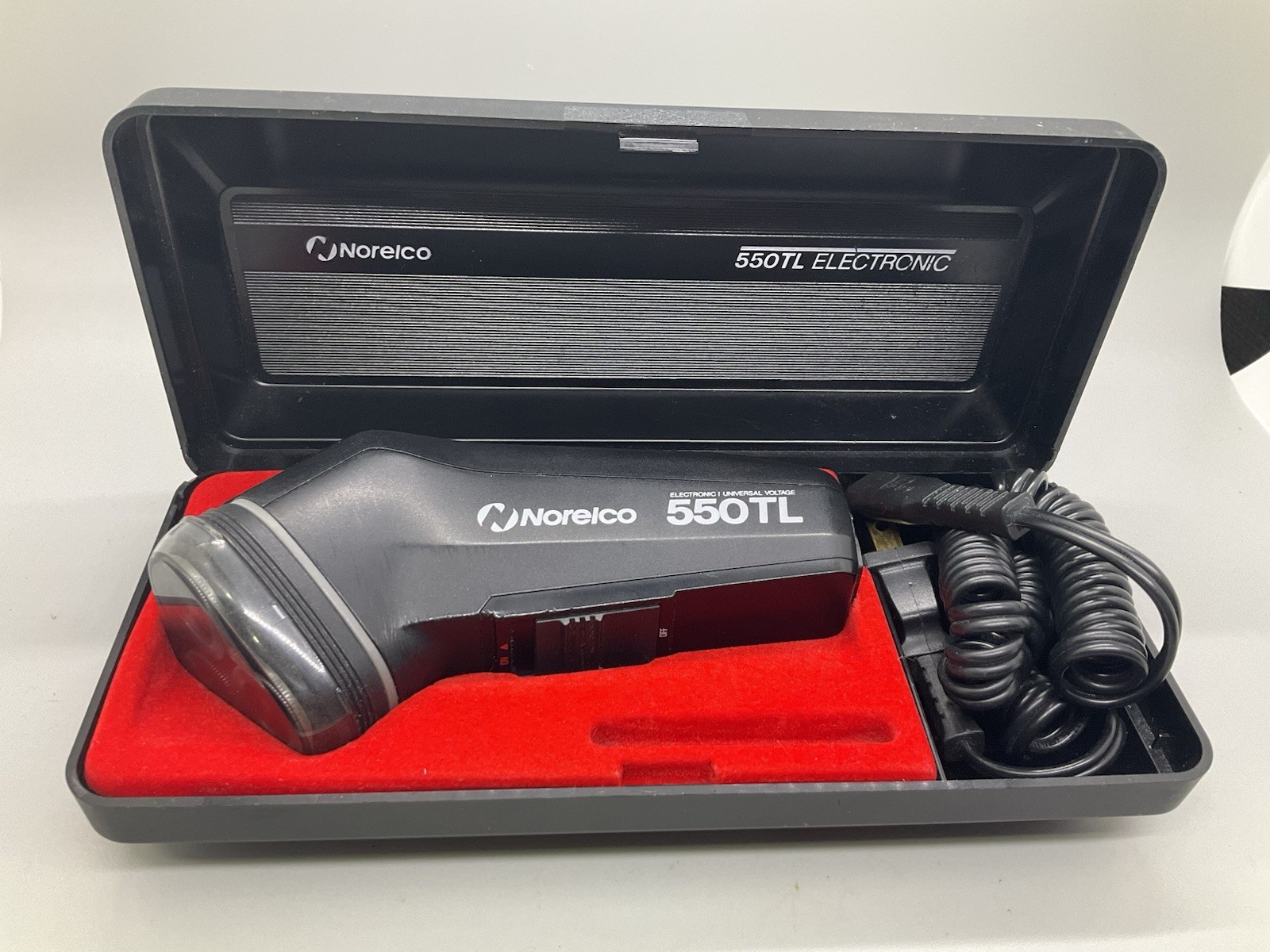 Philips  Norelco  550TL Electronic Triple Head Shaver