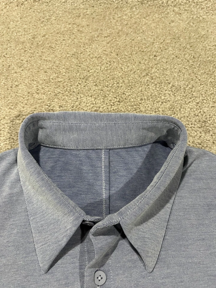Camisa Lululemon Para Hombre Mediana Azul Abotonada Comisión Manga Larga Elastizada Foto 3 de 4