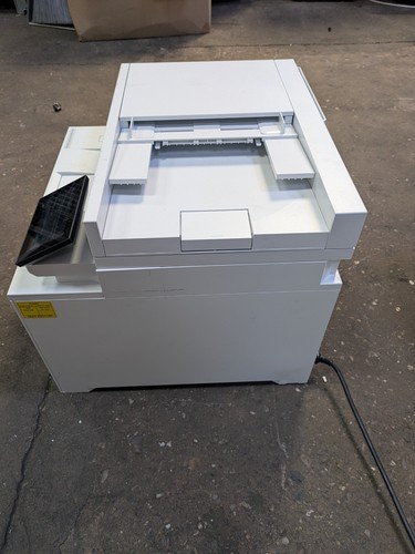 HP Color LaserJet Pro MFP 4302dw, Rear door broken, paper tray broken for parts - Photo 16/21