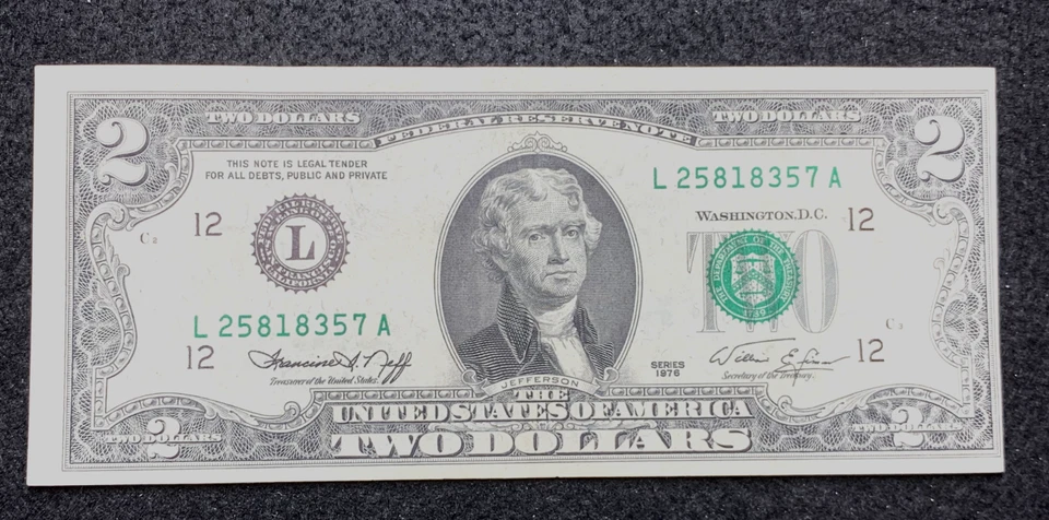 1976- US $2.00 Two Dollar Bill Alignment Error Serial# L25818357A Estate Find - Image 3 of 4