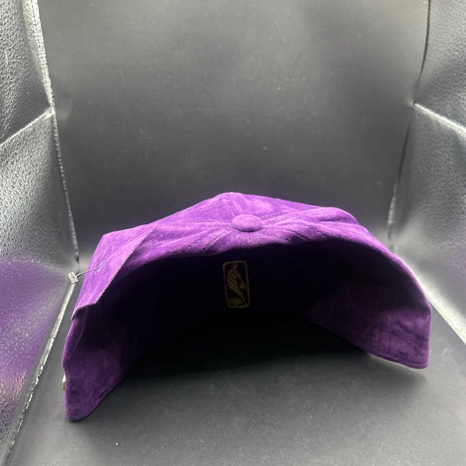 Gorra New Era Black Label púrpura gamuza/terciopelo Los Angeles Lakers 7 1/2 nueva con etiquetas Foto 2 de 3