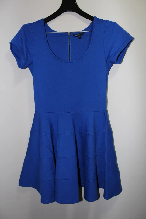 NUEVO FELICITY & COCO Vestido Para Mujer Azul Medio Ponte Tejido Ajuste y Acampanado ($118) Foto 2 de 4