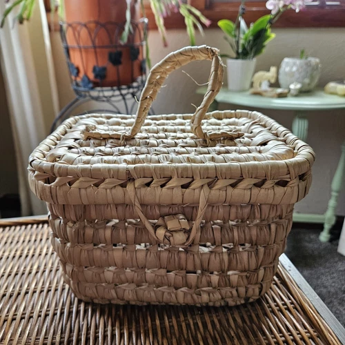 Vintage Woven Wicker Basket Straw Box Purse Lunch 