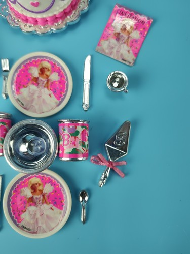 Mattel 1997 Silver Barbie Birthday Miniature Dollhouse Serving Set Cake 15pc Lot - Afbeelding 10 van 12