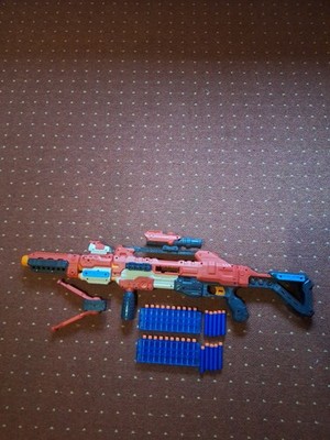 Nerf Blaster mit Darts