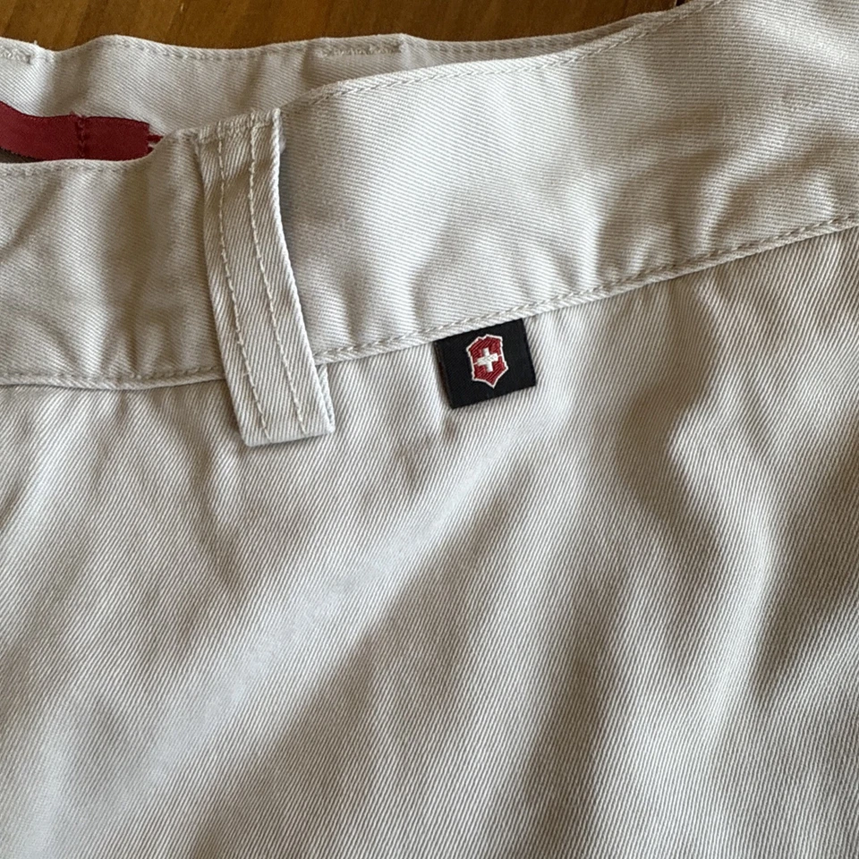 Pantalones Cortos Victorinox Premier Algodón Sarga Beige Caqui Para Hombre Chino Talla 34 Usados en Excelente Condición Foto 2 de 4