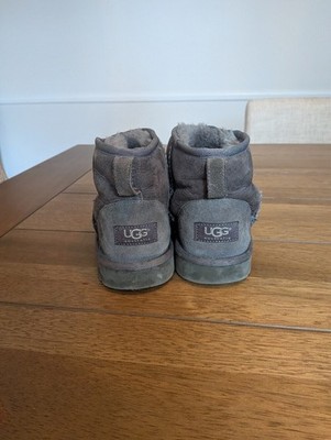 UGG Australia Big Kids 5 Classic Short Boot Equiv Women's 7 Shearling Sherpa