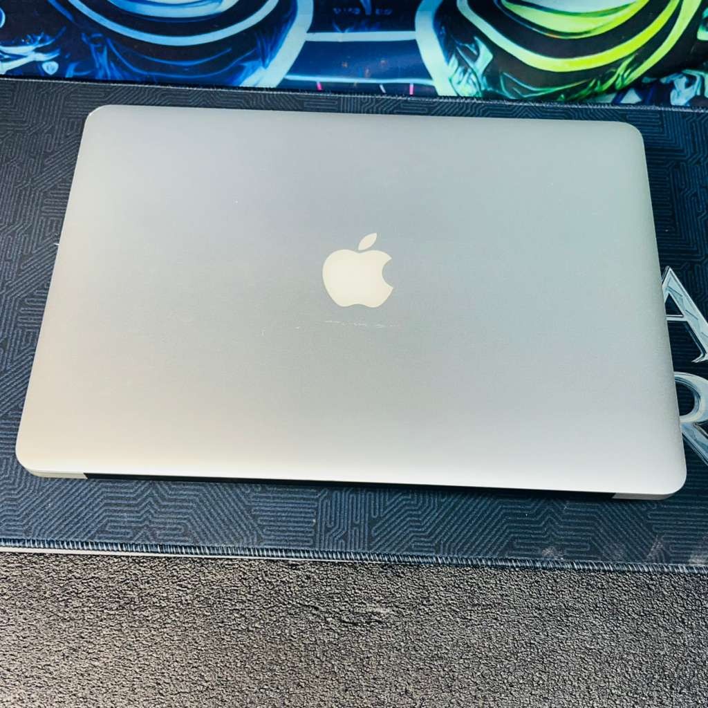 Apple MacBook Air A1466 13.3” – Intel Core i5 – 4GB RAM 120GB SSD