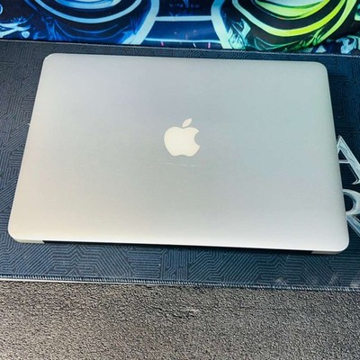 Apple MacBook Air A1466 13.3” – Intel Core i5 – 4GB RAM 120GB SSD