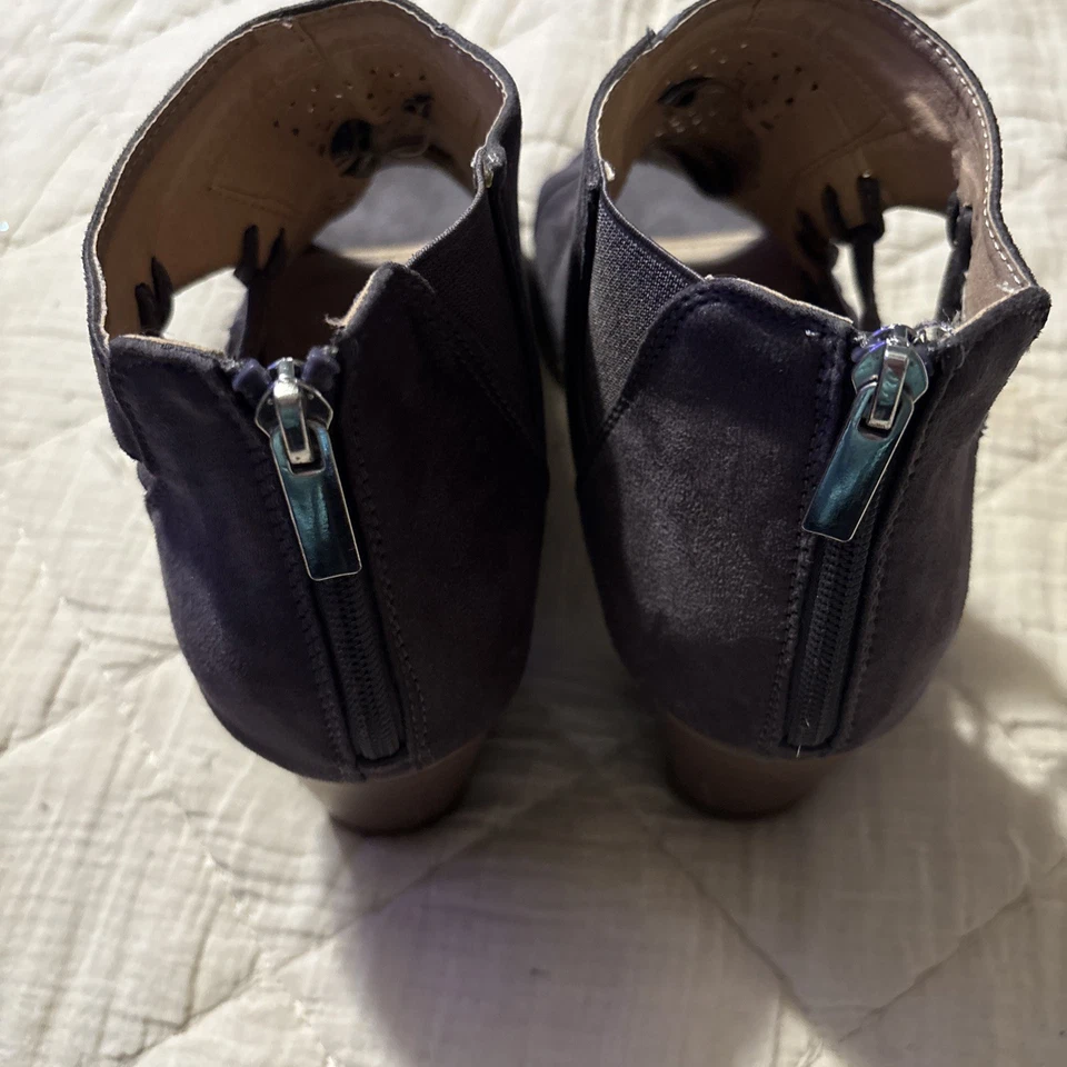 Botines Cloudwalkers Gris Mujer 13W Imitación Gamuza Corte Láser Puntera Abierta Cremallera Trasera Foto 3 de 4