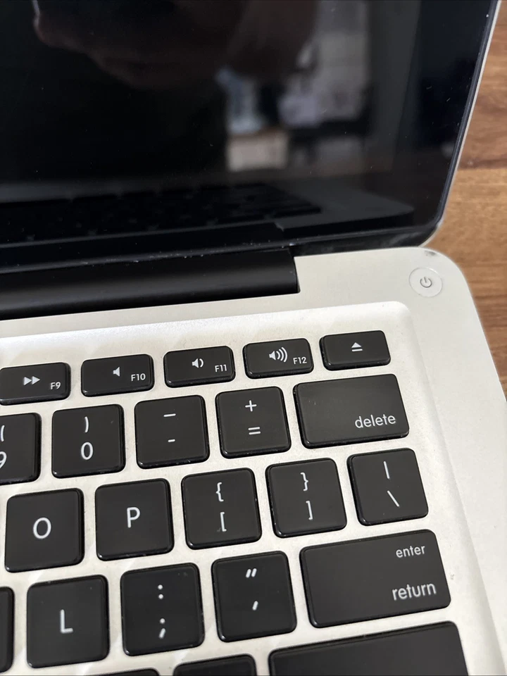 Apple MacBook Pro A1278 - Untested As No Power Supply - Screen A Bit Wobbly (K2) - Image 4 of 4