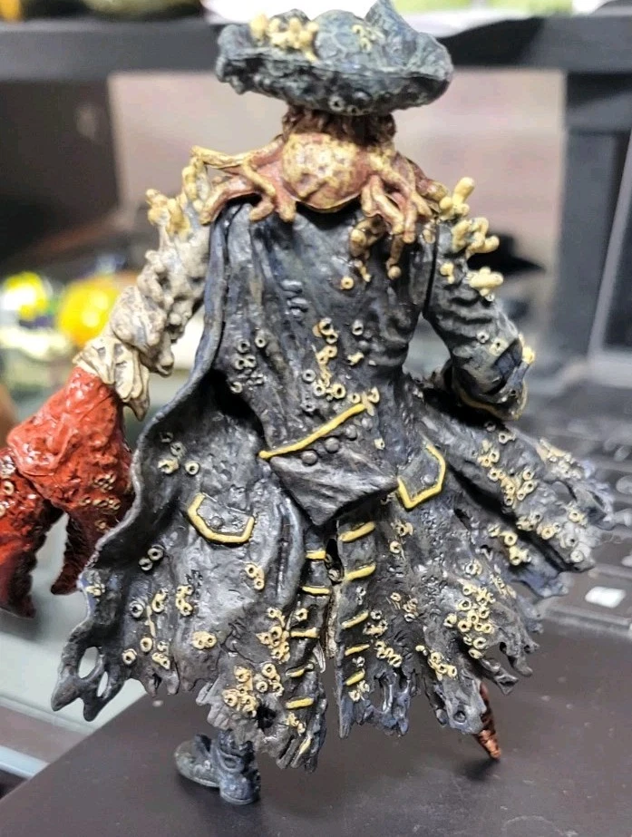 4-дюймовая экшн-фигурка Дэви Джонса из Pirates of The Caribbean Secrets of the Deep Zizzle - Изображение 2 из 2