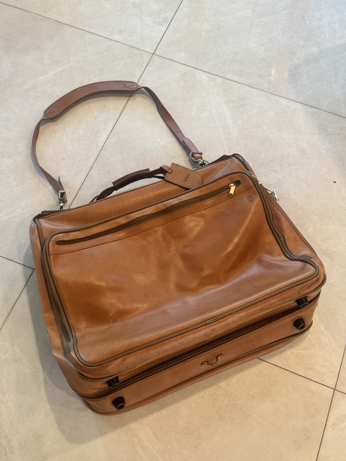Hartmann Belting Leather TSA Approved Garment Bag Luggage Suitcase