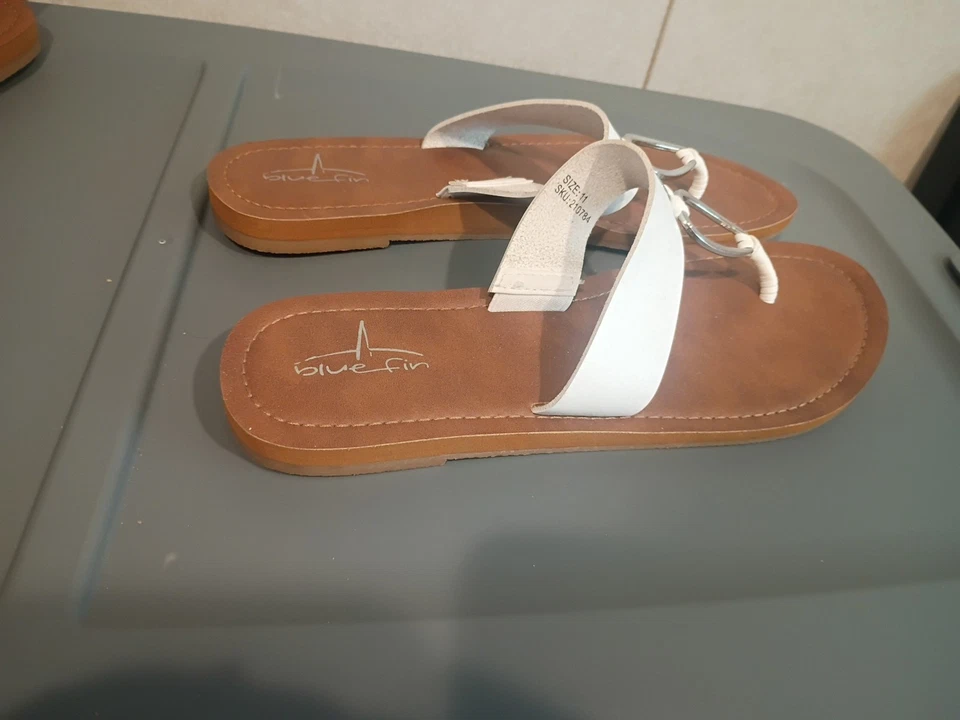 Bluefin Women's White Slip On Sandals 11 Medium Brand New - Image 2 of 4