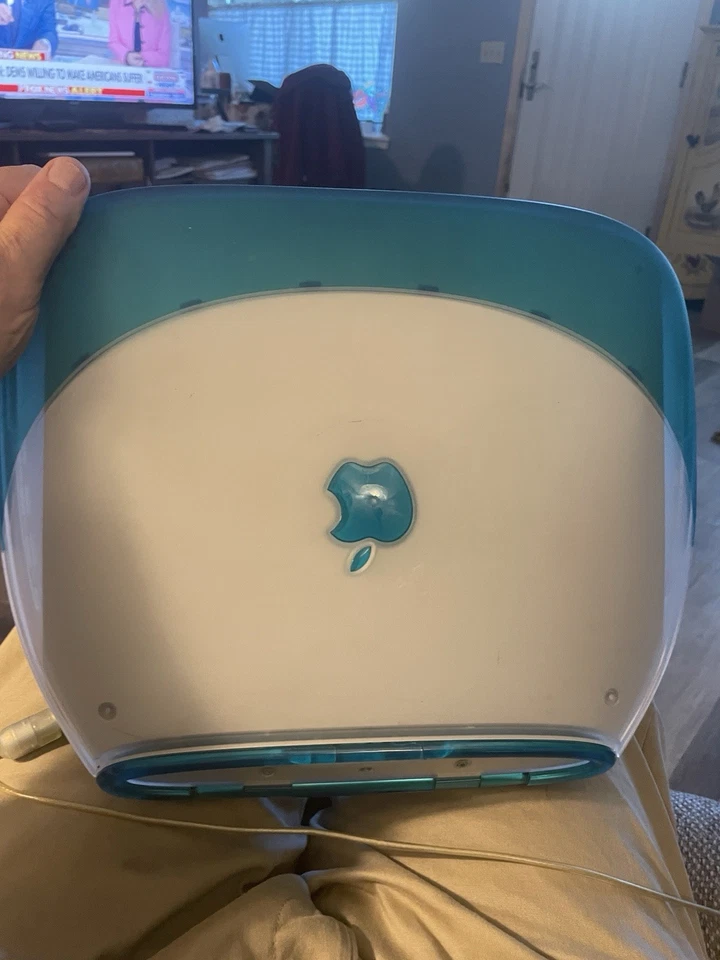 Apple G3 Blueberry clamshell 300 Mghz 128 Mb Ram 6 Gb Hd Parts Or Repair - Image 4 of 4