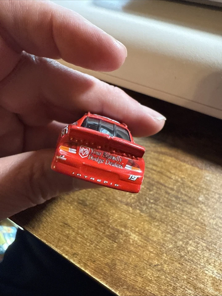1:64 Unbranded #19 Casey Atwood Dodge Nascar Car 2000 - Red - Image 4 of 4