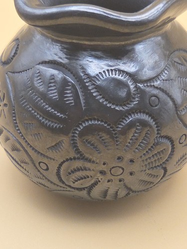Dona Rosa Black Pottery Oaxaca Mexico Signed Handmade Small Vase - Picture 9 of 14