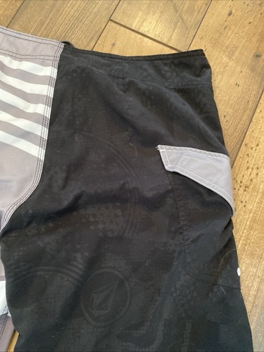VOLCOM Pure FUNction Men’s Size 34/Black Gray And White Board Shorts  - Picture 17 of 18