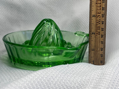 Vtg Green Uranium Pressed Depression Manual Glass Reamer Citrus