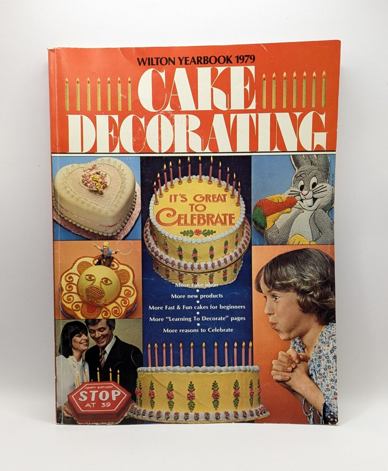 Vintage 1979 Wilton Cake Decorating Yearbook with Wedding Sports and Cartoon Designs  