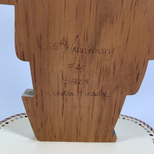Joretta Headlee 25th Anniversary 16" Santa Hand Painted Wood Figure Signed 2005 - Picture 11 of 16